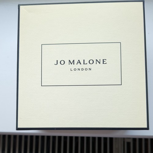 Malone empty square - jo,