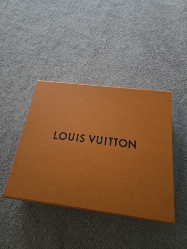 Empty louis vuitton scarf box - empty,
